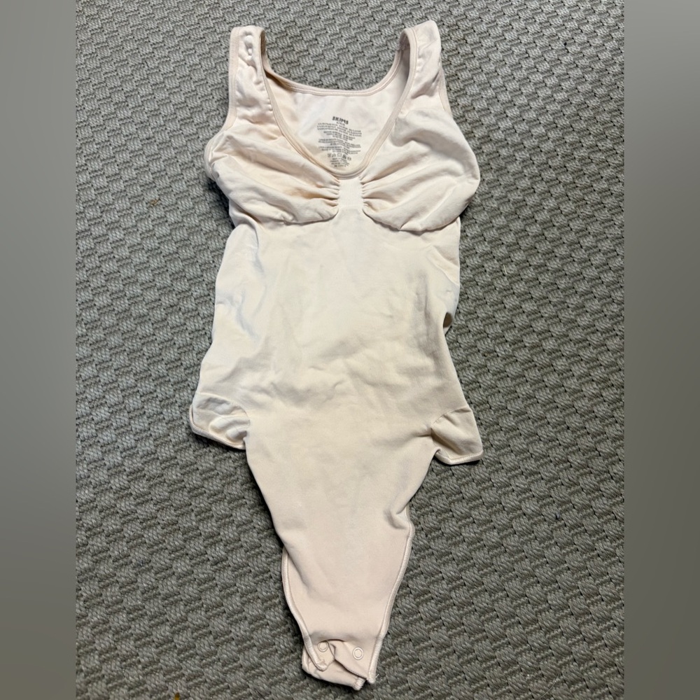 SKIMS seamless sculpt scoopneck thong Bodysuit